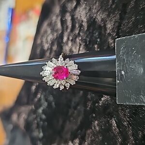 GORGEOUS Goldtone Ring size 8